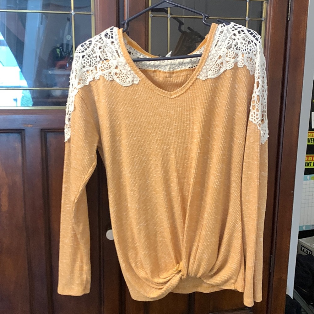 Small Maurice’s top